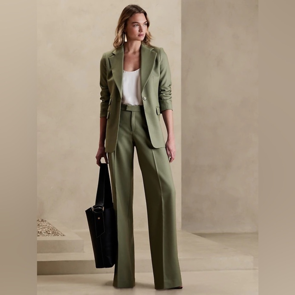 NWT! Banana Republic Desert Thyme Green Lido Wide-Leg Wool Pants - Size 6